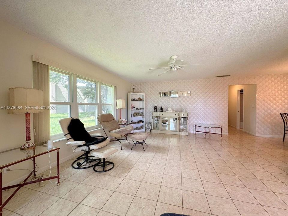 For Sale: $220,000 (2 beds, 2 baths, 1104 Square Feet)