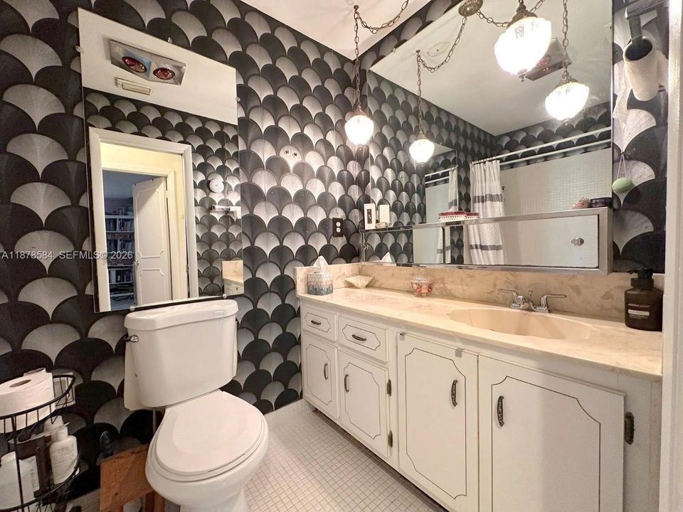 For Sale: $220,000 (2 beds, 2 baths, 1104 Square Feet)