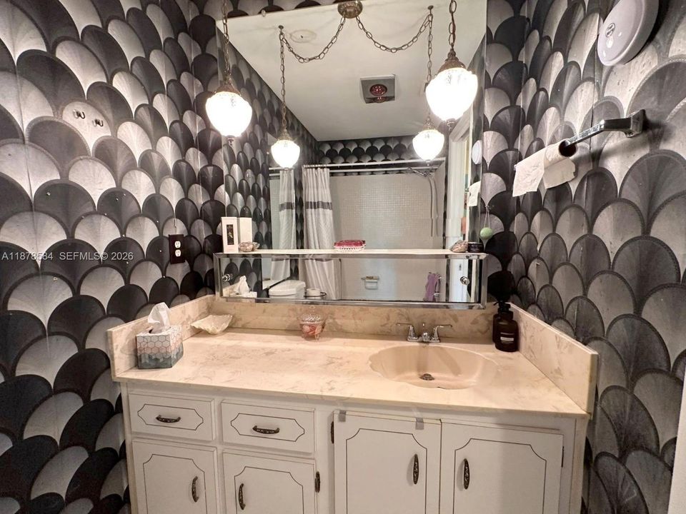 For Sale: $220,000 (2 beds, 2 baths, 1104 Square Feet)