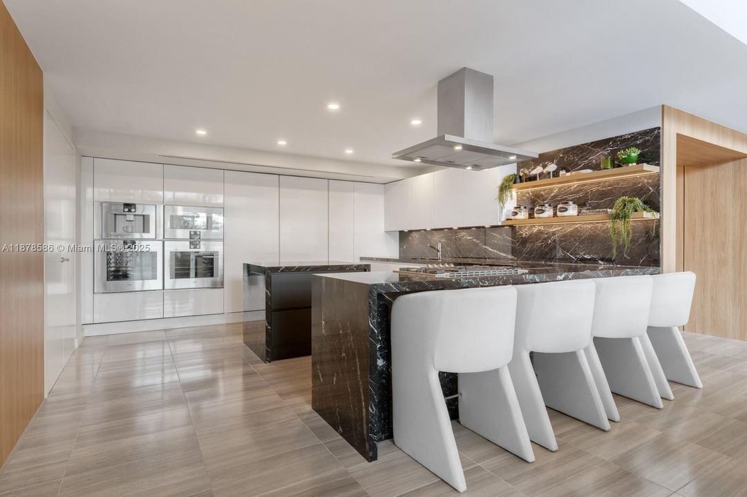 待售: $5,500,000 (2 贝兹, 2 浴室, 2878 平方英尺)