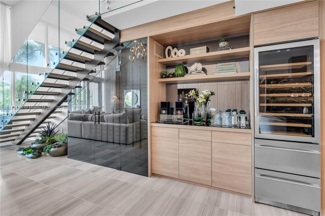 待售: $5,500,000 (2 贝兹, 2 浴室, 2878 平方英尺)