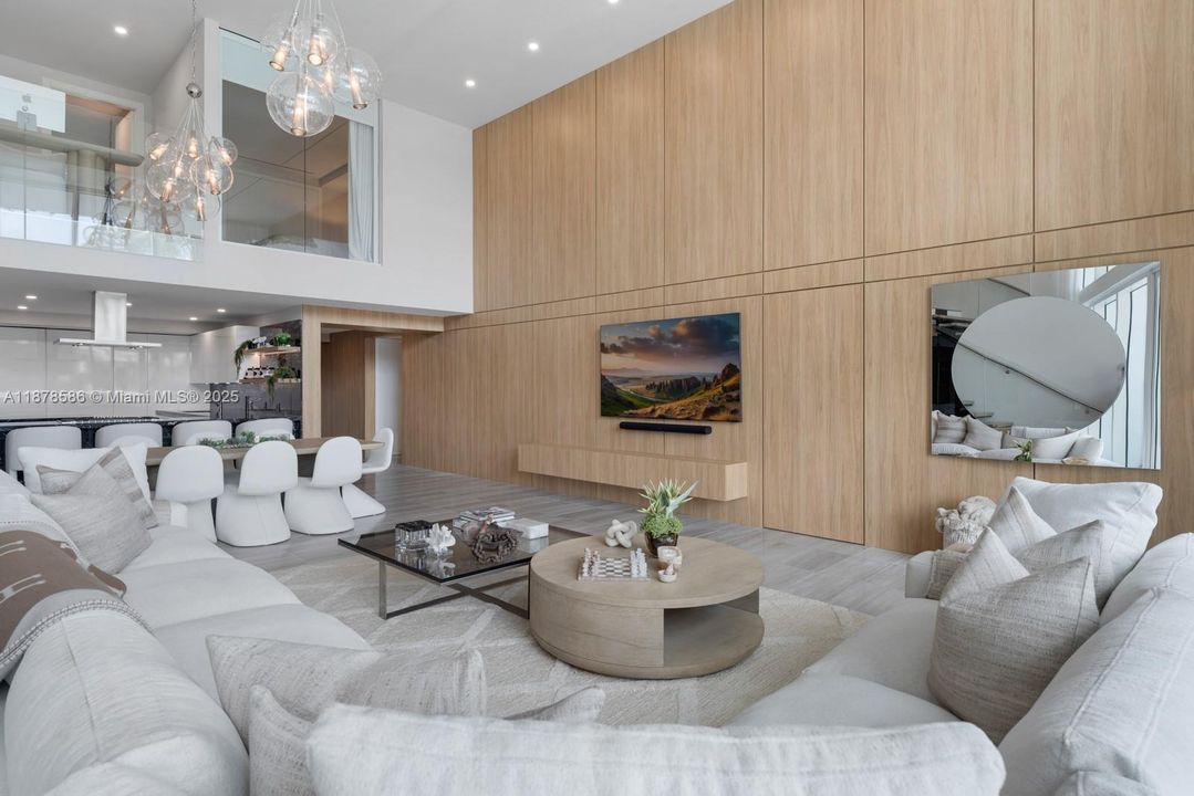 待售: $5,500,000 (2 贝兹, 2 浴室, 2878 平方英尺)