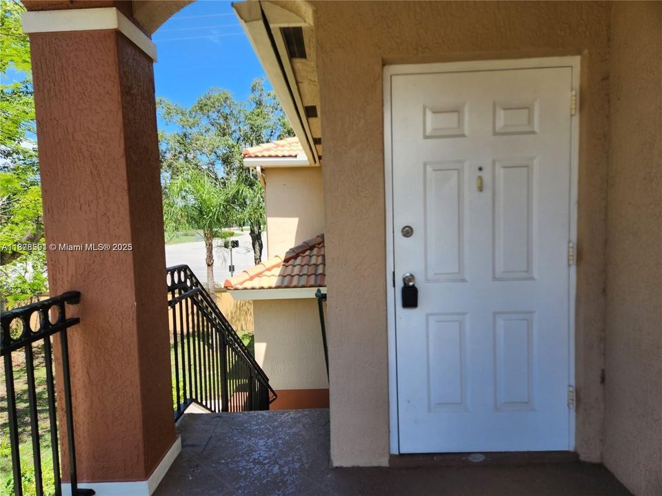 最近租的: $2,100 (3 贝兹, 2 浴室, 1092 平方英尺)