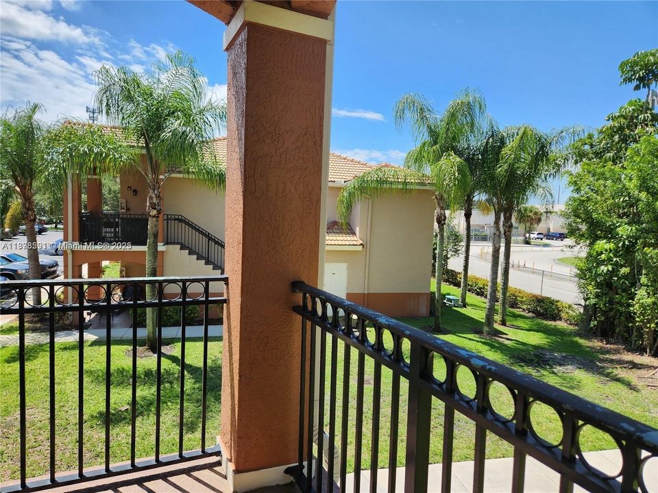 最近租的: $2,100 (3 贝兹, 2 浴室, 1092 平方英尺)