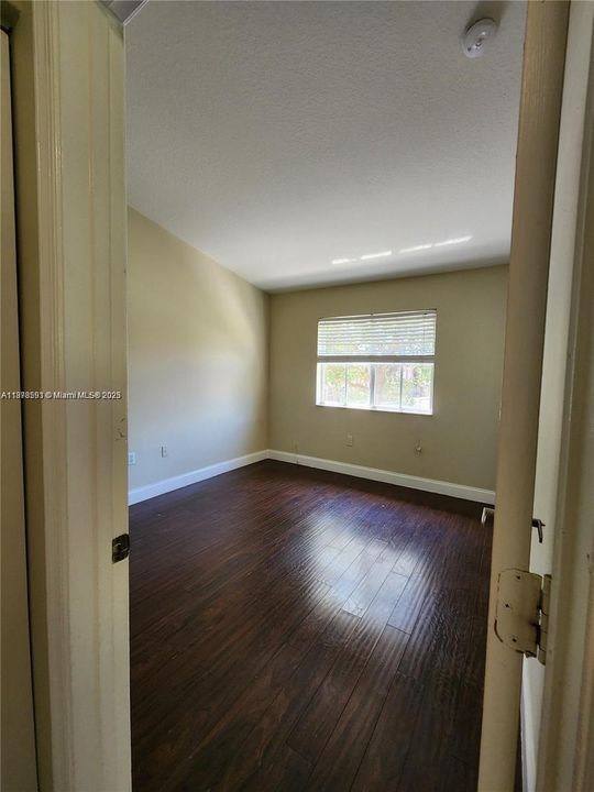 最近租的: $2,100 (3 贝兹, 2 浴室, 1092 平方英尺)