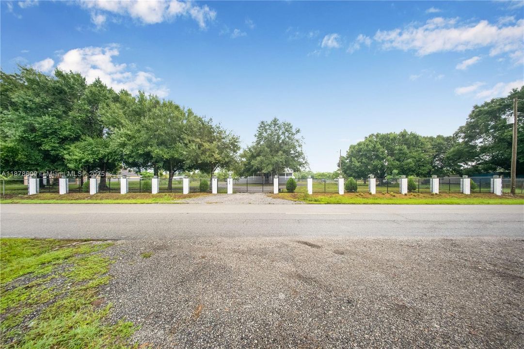 For Rent: $3,200 (4 beds, 2 baths, 0 Square Feet)