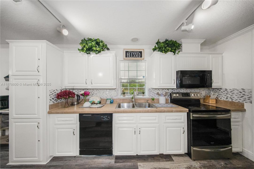 For Rent: $3,200 (4 beds, 2 baths, 0 Square Feet)