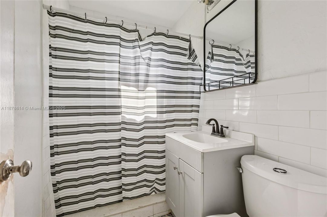 Active With Contract: $327,000 (2 beds, 1 baths, 504 Square Feet)