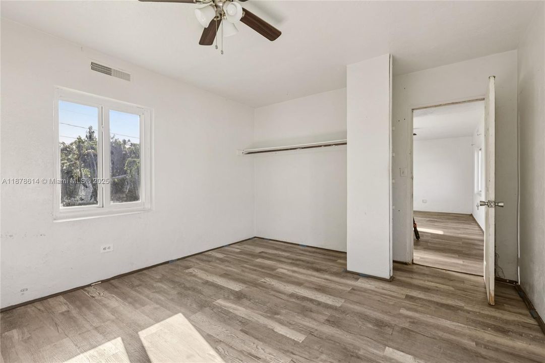 Active With Contract: $327,000 (2 beds, 1 baths, 504 Square Feet)