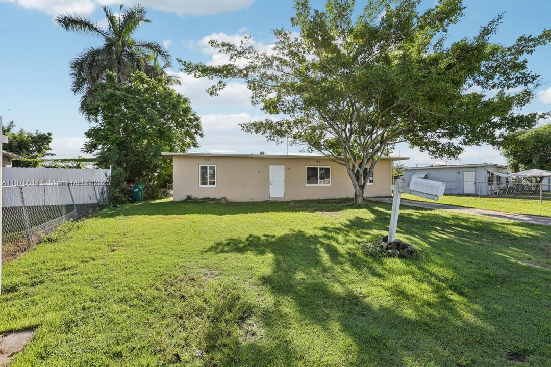 Active With Contract: $327,000 (2 beds, 1 baths, 504 Square Feet)