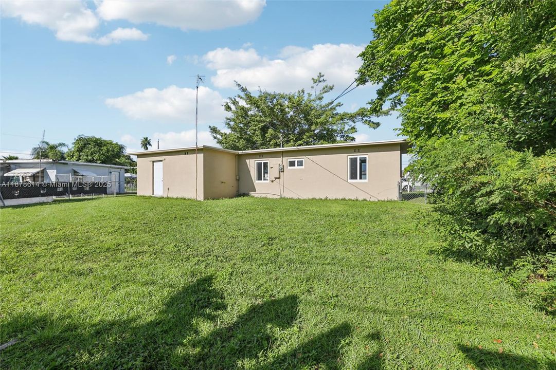 Active With Contract: $327,000 (2 beds, 1 baths, 504 Square Feet)