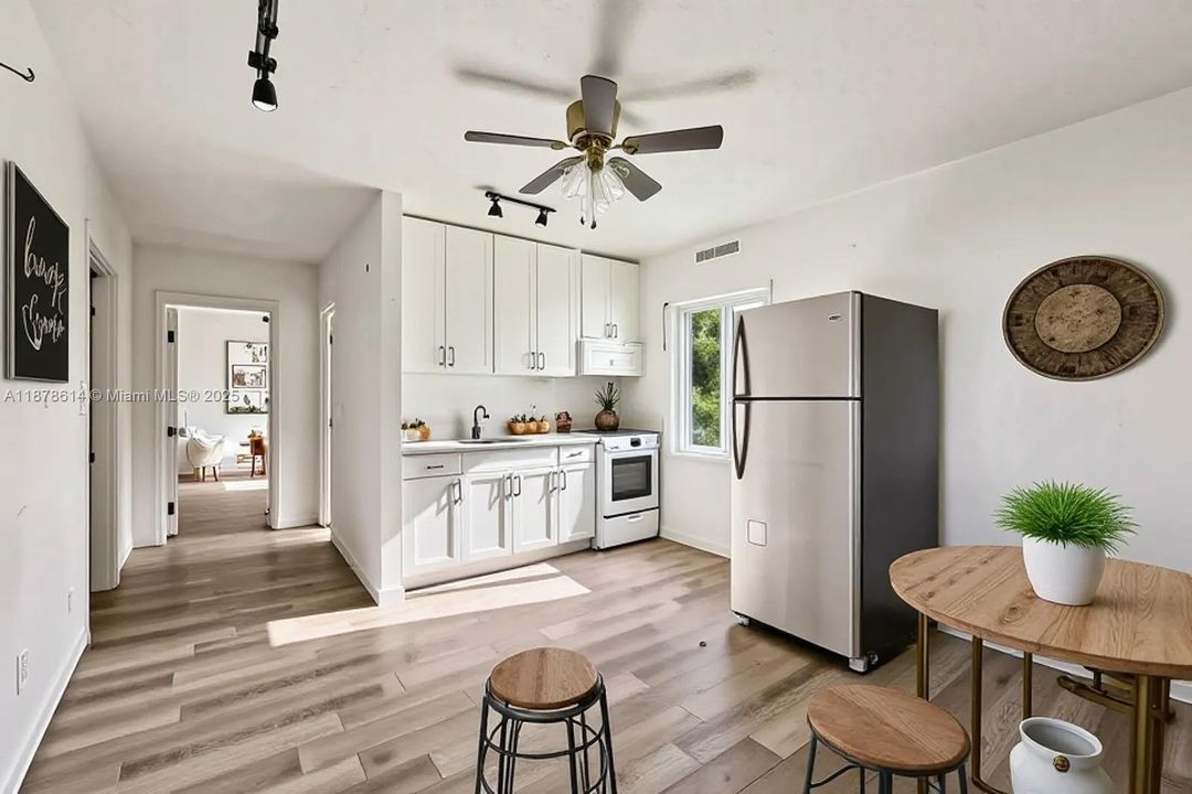 Active With Contract: $327,000 (2 beds, 1 baths, 504 Square Feet)