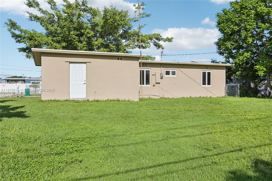 Active With Contract: $327,000 (2 beds, 1 baths, 504 Square Feet)