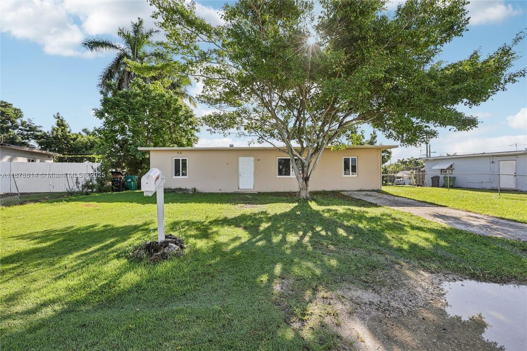 Active With Contract: $327,000 (2 beds, 1 baths, 504 Square Feet)