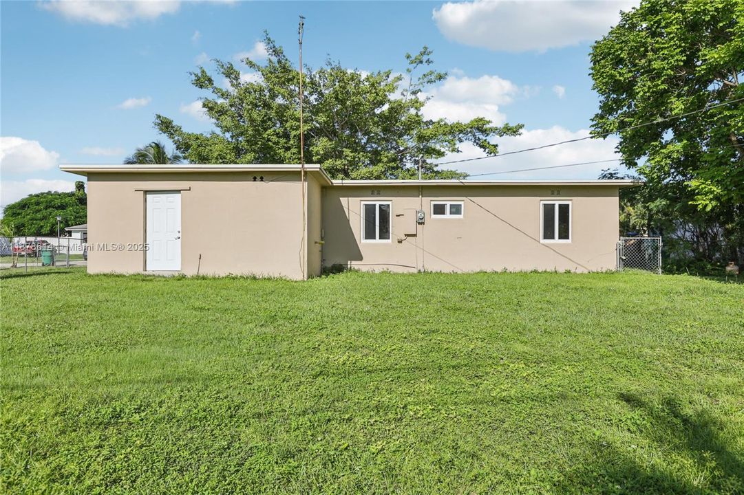 Active With Contract: $327,000 (2 beds, 1 baths, 504 Square Feet)