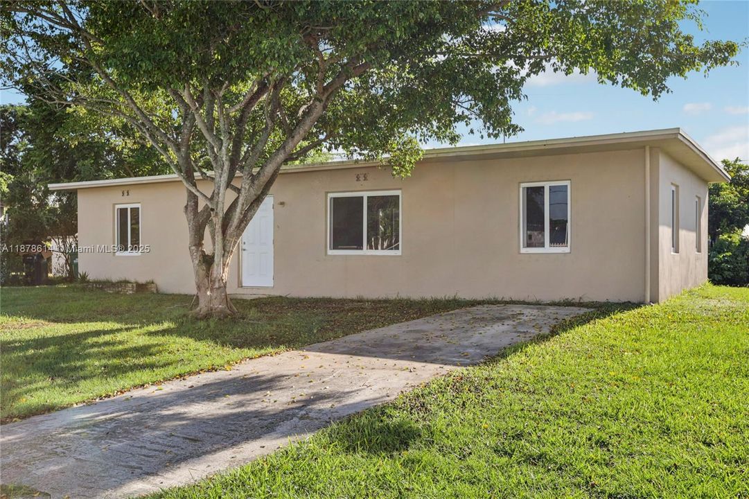 Active With Contract: $327,000 (2 beds, 1 baths, 504 Square Feet)