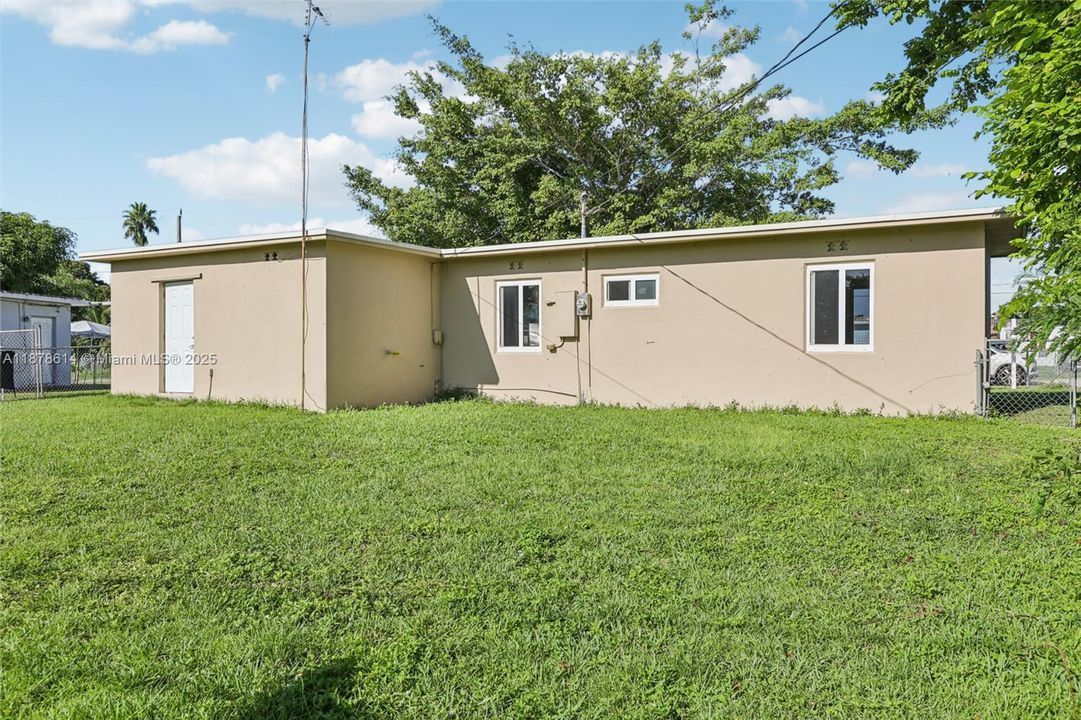 Active With Contract: $327,000 (2 beds, 1 baths, 504 Square Feet)