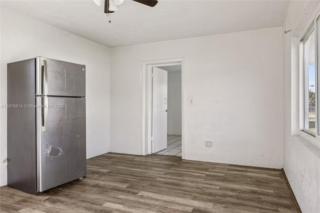 Active With Contract: $327,000 (2 beds, 1 baths, 504 Square Feet)