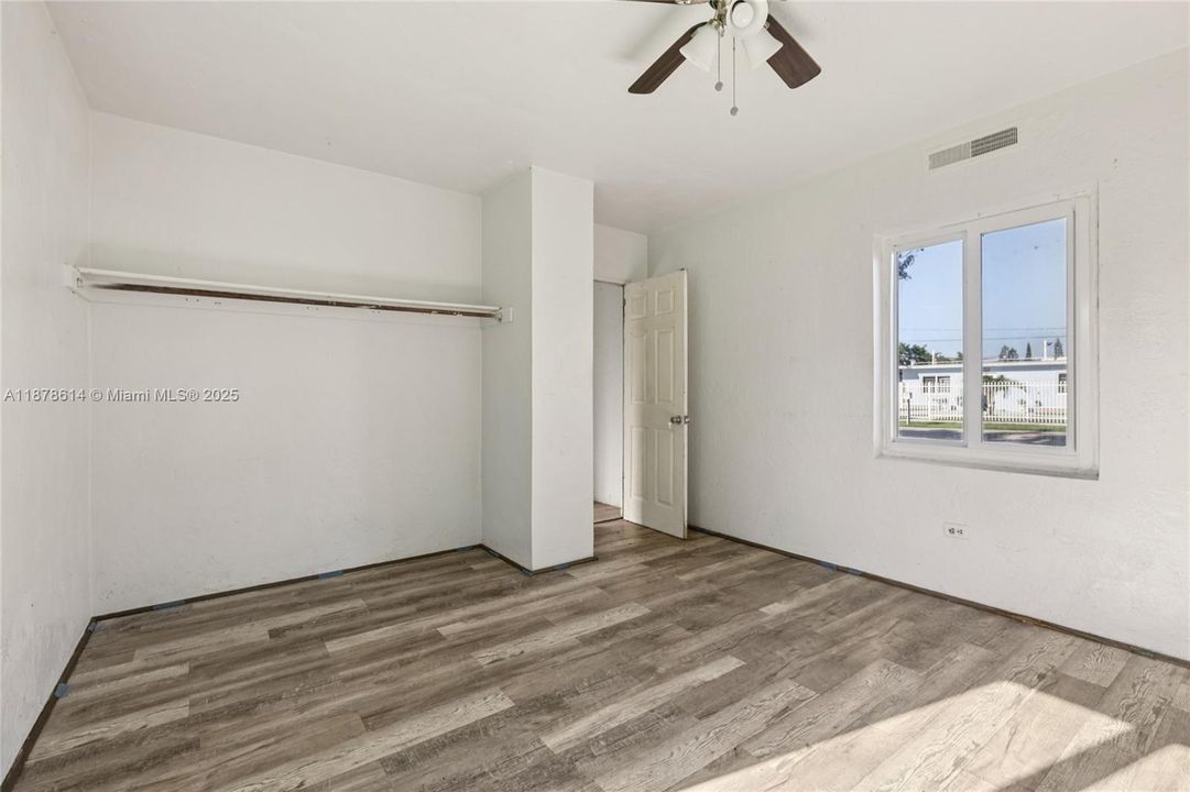 Active With Contract: $327,000 (2 beds, 1 baths, 504 Square Feet)