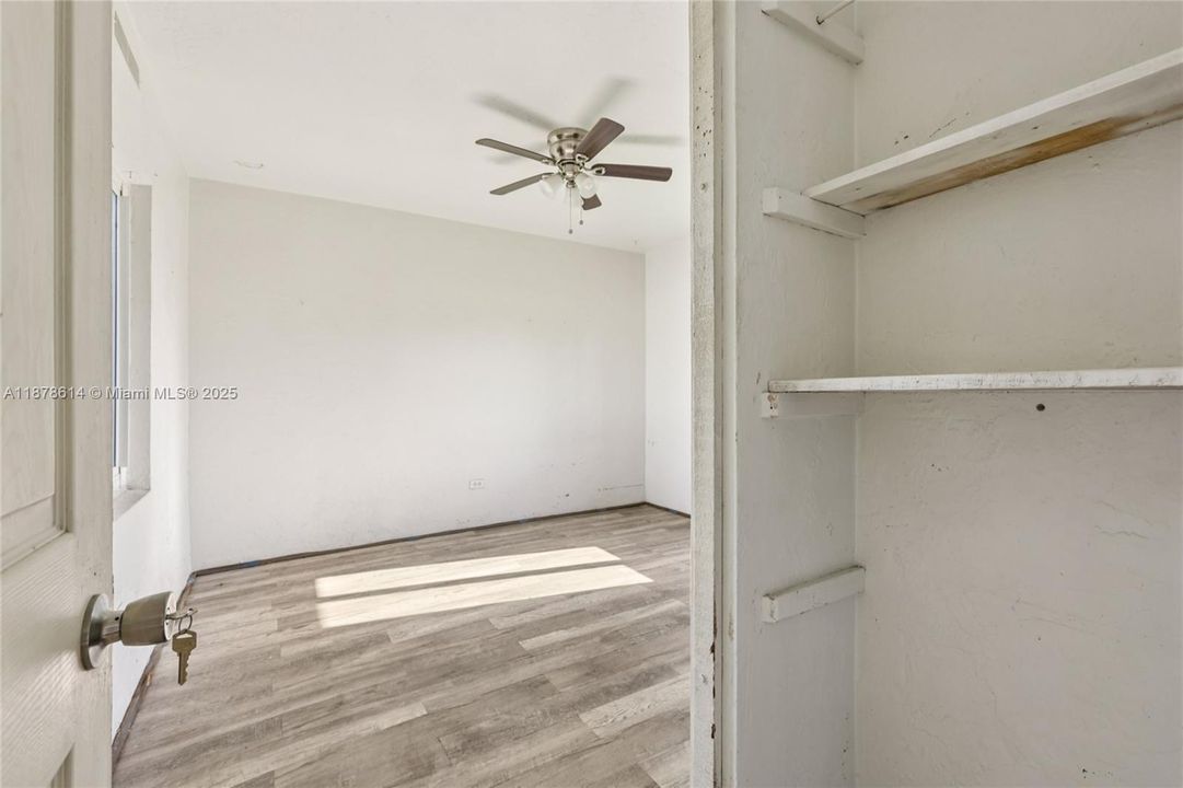 Active With Contract: $327,000 (2 beds, 1 baths, 504 Square Feet)