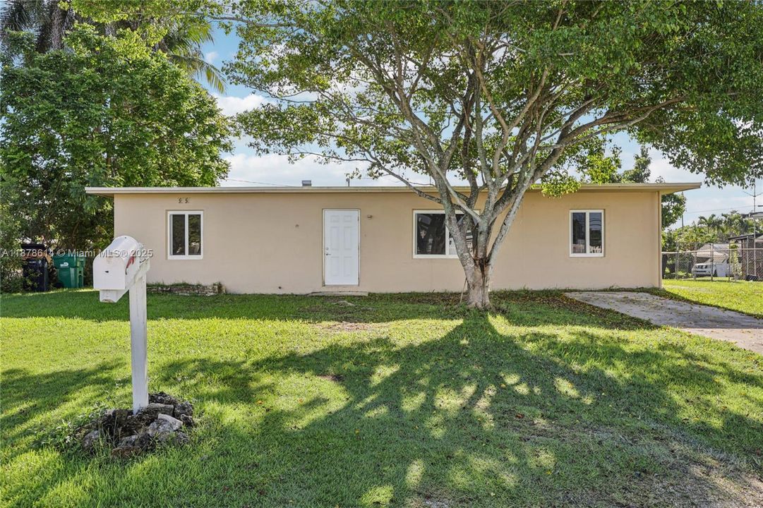 Active With Contract: $327,000 (2 beds, 1 baths, 504 Square Feet)