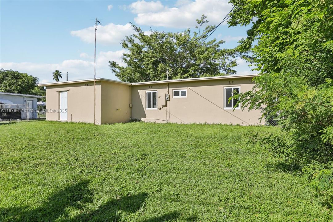 Active With Contract: $327,000 (2 beds, 1 baths, 504 Square Feet)