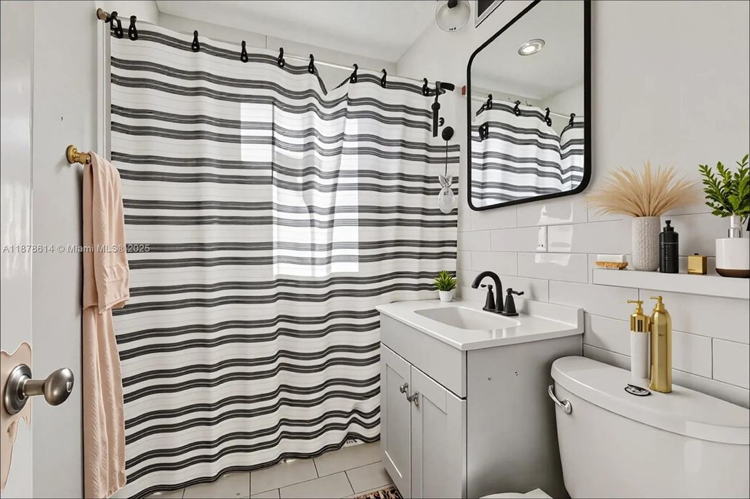 Active With Contract: $327,000 (2 beds, 1 baths, 504 Square Feet)