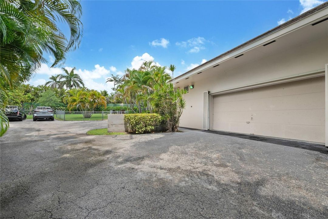 最近售出: $6,250,000 (4 贝兹, 3 浴室, 4035 平方英尺)