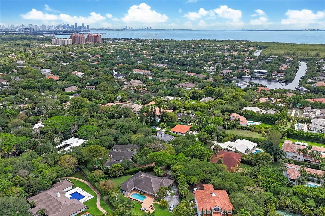 最近售出: $6,250,000 (4 贝兹, 3 浴室, 4035 平方英尺)