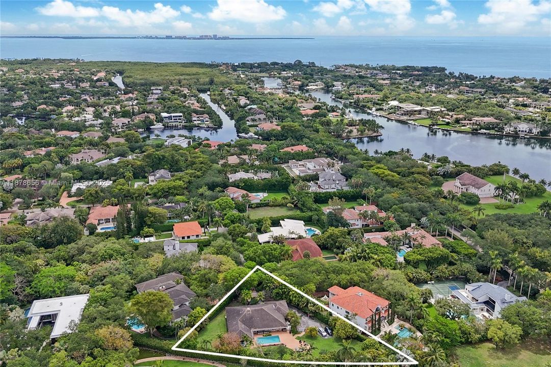 最近售出: $6,250,000 (4 贝兹, 3 浴室, 4035 平方英尺)