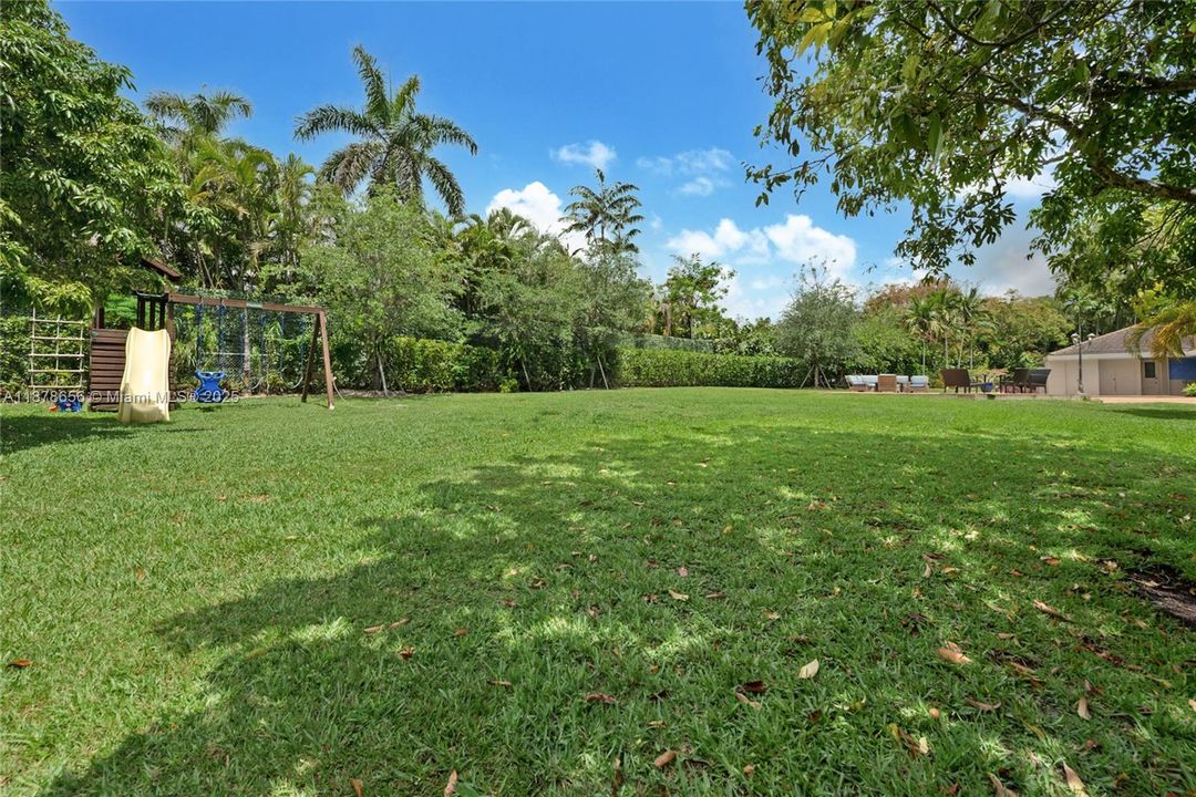 最近售出: $6,250,000 (4 贝兹, 3 浴室, 4035 平方英尺)