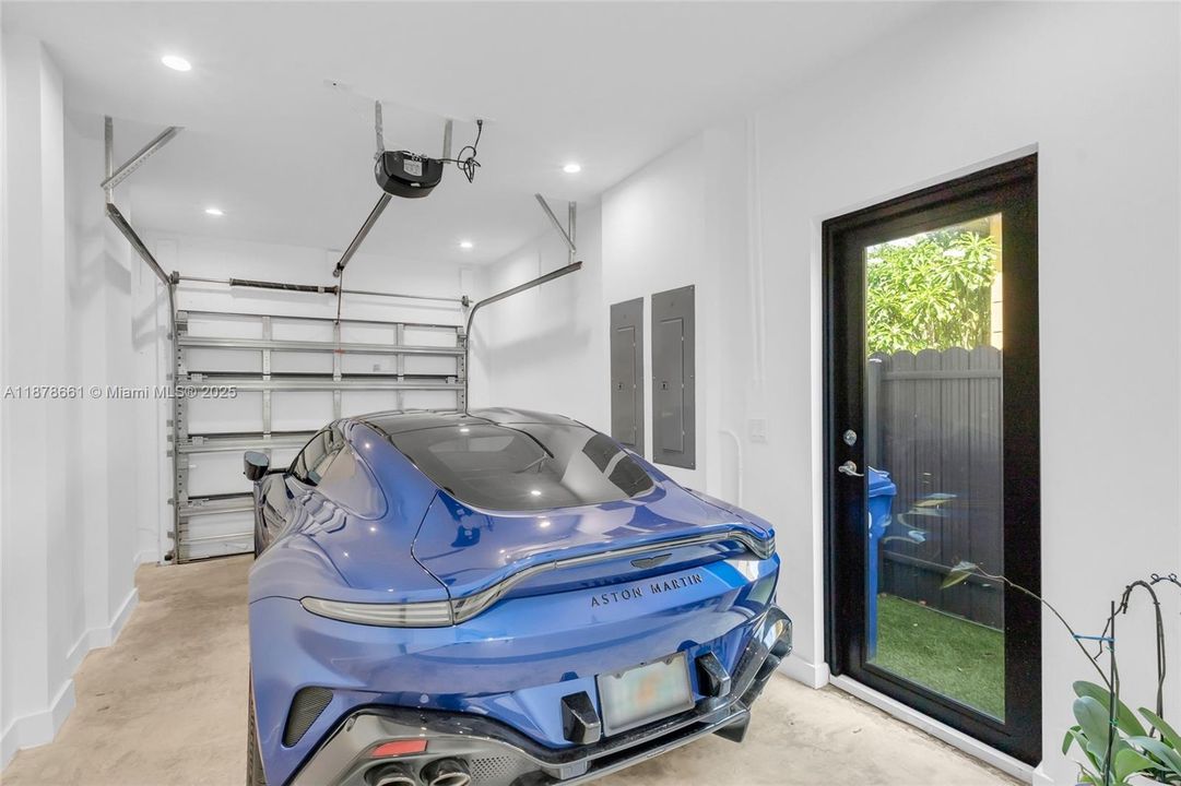 For Sale: $1,838,000 (4 beds, 4 baths, 2671 Square Feet)