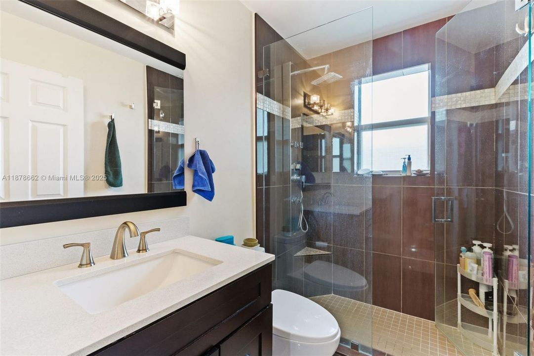 Под контрактом: $4,150 (3 спален, 2 ванн, 2180 Квадратных фут)