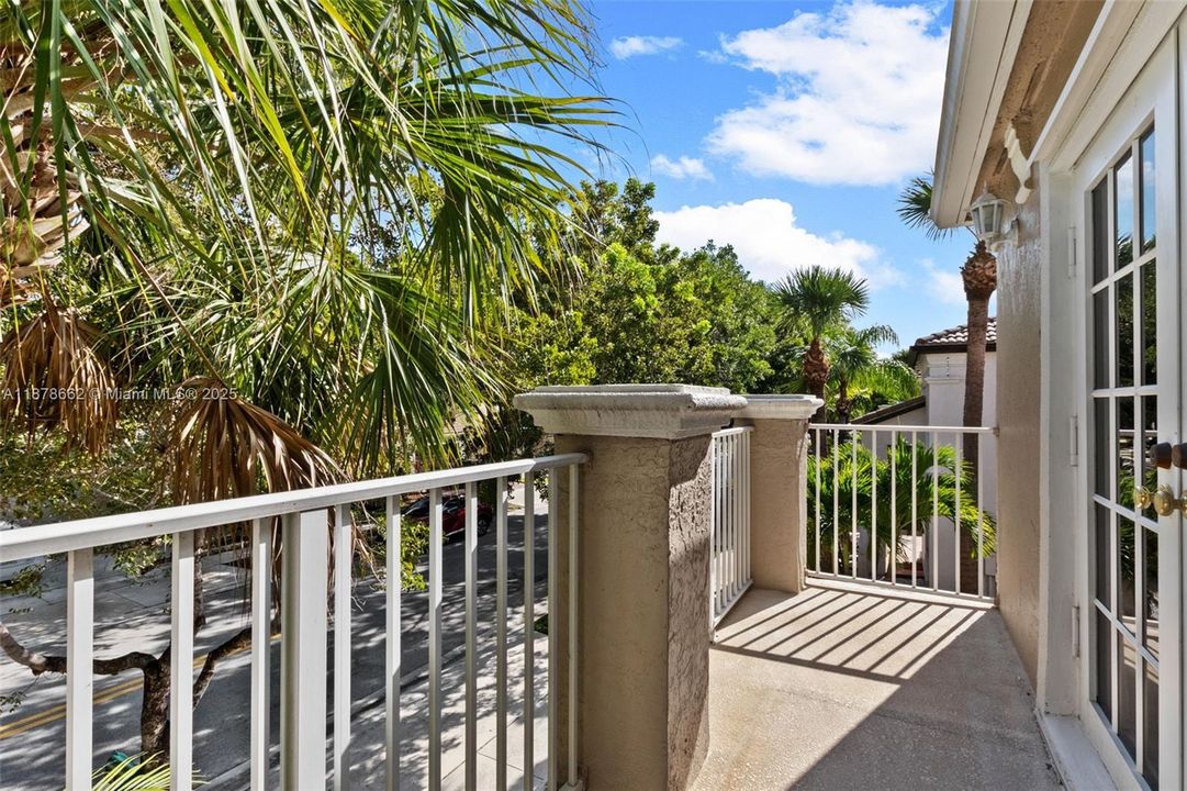 Под контрактом: $4,150 (3 спален, 2 ванн, 2180 Квадратных фут)