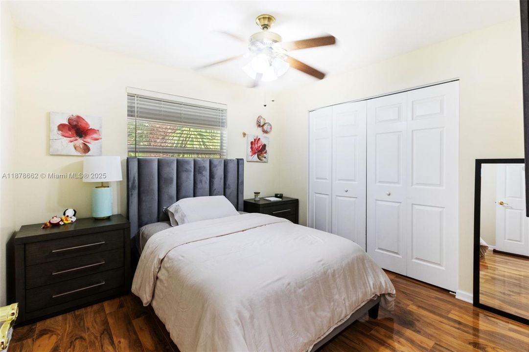 Под контрактом: $4,150 (3 спален, 2 ванн, 2180 Квадратных фут)