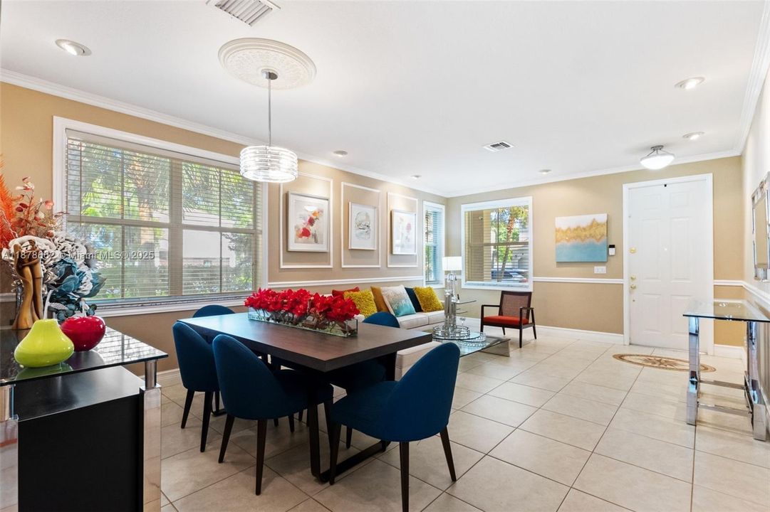 Под контрактом: $4,150 (3 спален, 2 ванн, 2180 Квадратных фут)