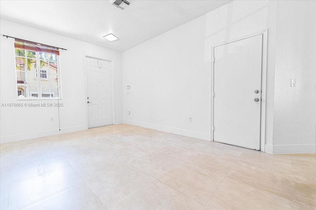 В аренду: $2,800 (4 спален, 3 ванн, 1723 Квадратных фут)