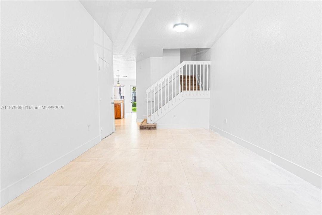 В аренду: $2,800 (4 спален, 3 ванн, 1723 Квадратных фут)