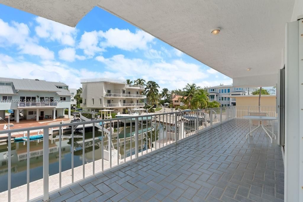 En Venta: $2,600,000 (4 camas, 3 baños, 1855 Pies cuadrados)