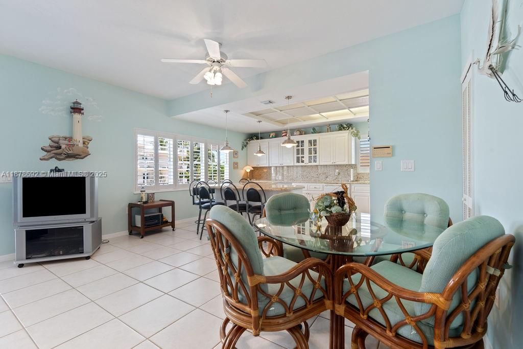 En Venta: $2,600,000 (4 camas, 3 baños, 1855 Pies cuadrados)