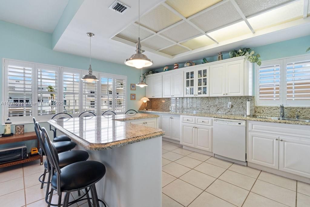 En Venta: $2,600,000 (4 camas, 3 baños, 1855 Pies cuadrados)