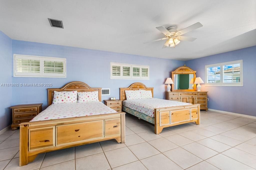 En Venta: $2,600,000 (4 camas, 3 baños, 1855 Pies cuadrados)