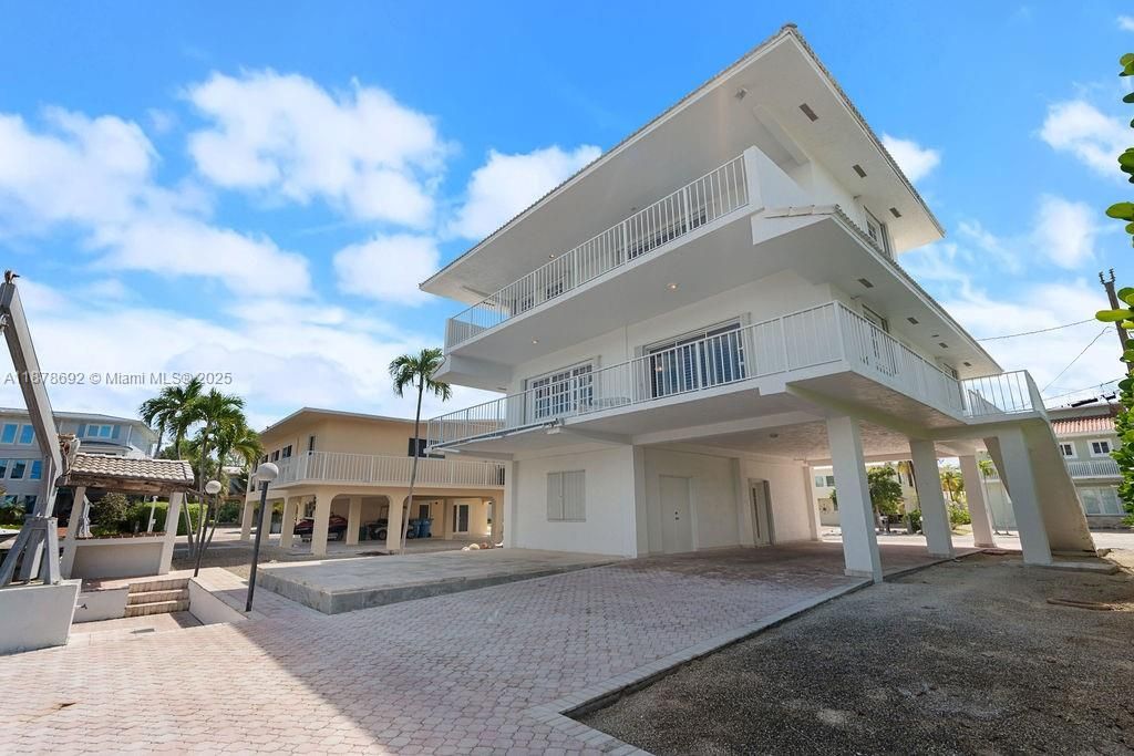 En Venta: $2,600,000 (4 camas, 3 baños, 1855 Pies cuadrados)