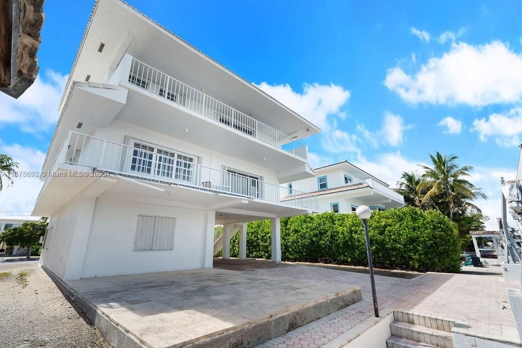 En Venta: $2,600,000 (4 camas, 3 baños, 1855 Pies cuadrados)