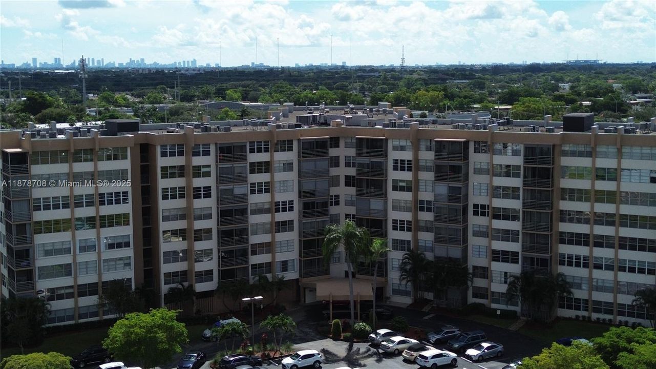 Activo con contrato: $165,000 (2 camas, 2 baños, 1170 Pies cuadrados)