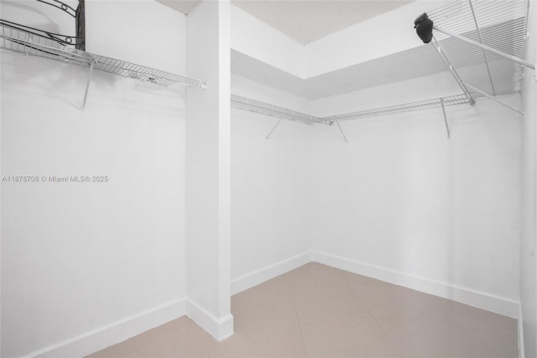 Activo con contrato: $165,000 (2 camas, 2 baños, 1170 Pies cuadrados)