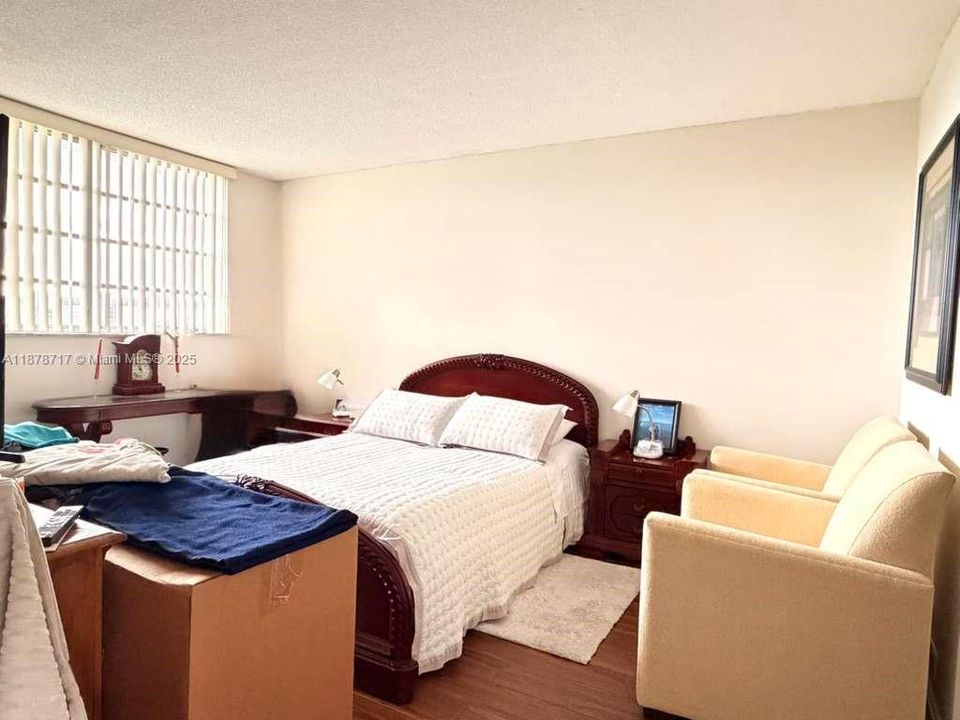 Active With Contract: $179,900 (2 beds, 2 baths, 952 Square Feet)