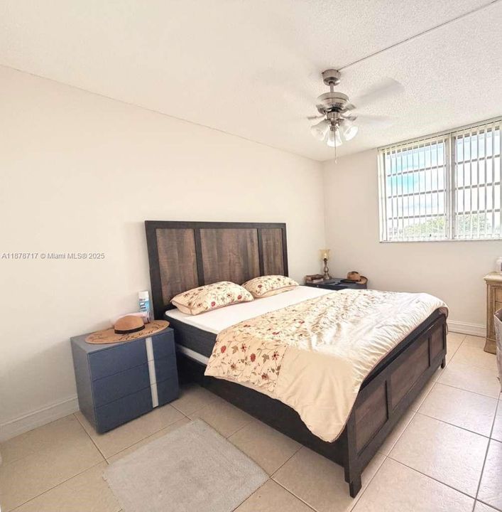 Active With Contract: $179,900 (2 beds, 2 baths, 952 Square Feet)