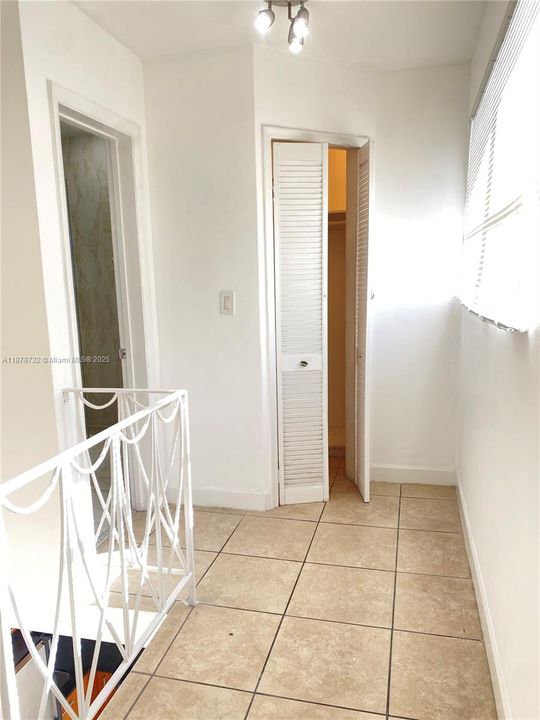 合同活跃: $167,000 (1 贝兹, 1 浴室, 605 平方英尺)