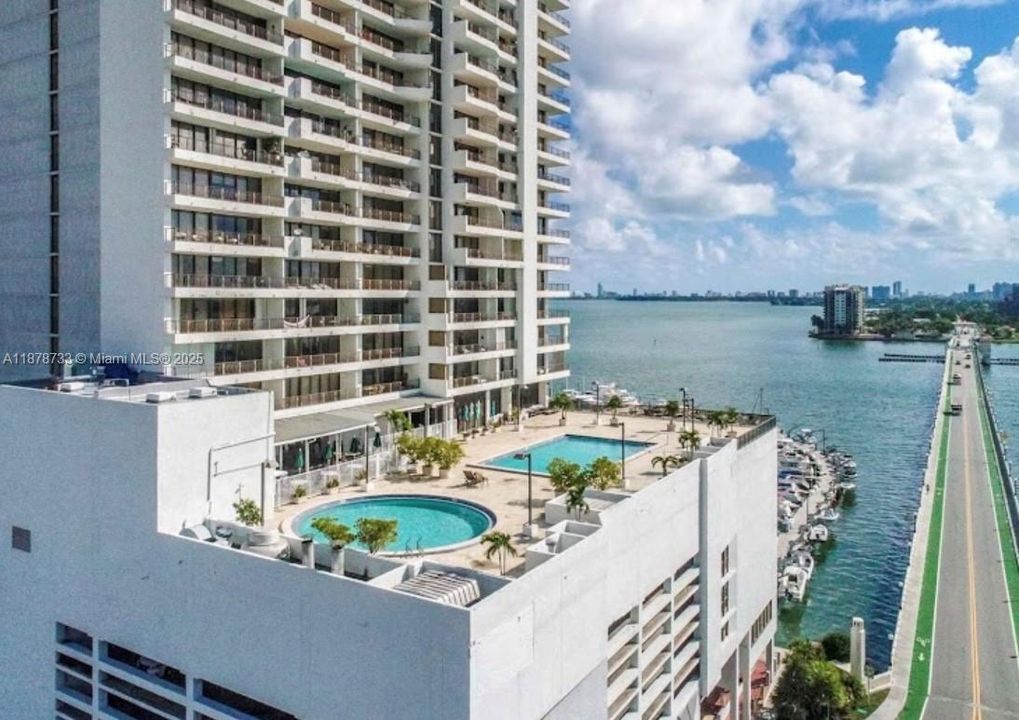 待售: $365,000 (1 贝兹, 1 浴室, 800 平方英尺)